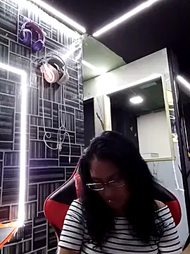 AdelinaMiran90 online show from September 21, 2025, 4:03 am