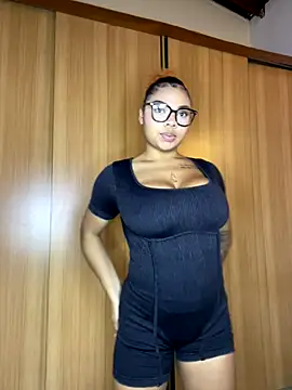 Eloisa cleavage  online show from December 16, 2025, 10:09 am