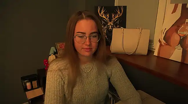 Snapshot of luxie_milady chatting on December 17, 2024, 12:43 pm luxie milady online show from December 17, 2024, 12:43 pm