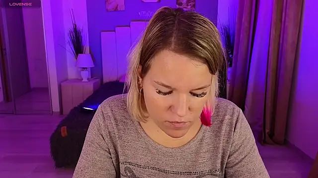 EVAshinyGIRL online show from December 26, 2024, 7:35 am