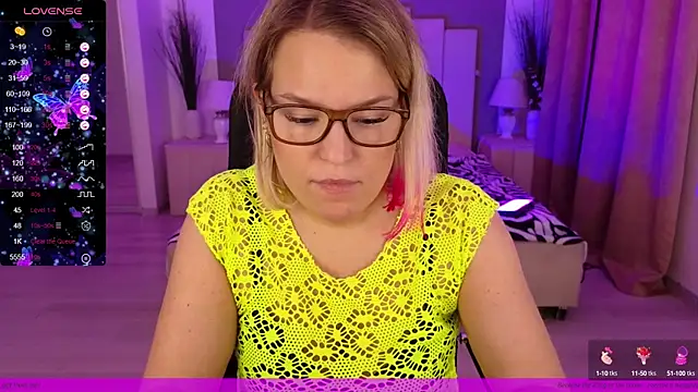 EVAshinyGIRL online show from January 8, 2025, 3:39 pm