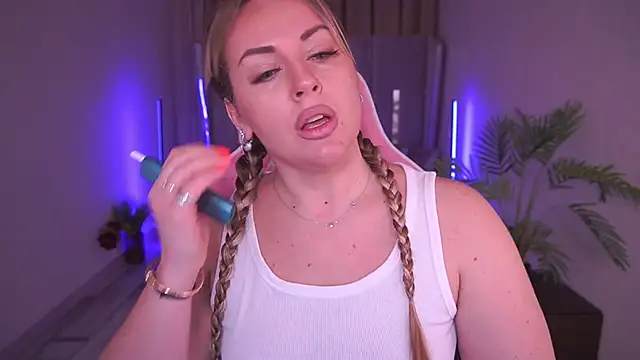 KiraCandyS online show from February 1, 2025, 8:58 pm