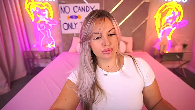 KiraCandyS online show from November 4, 2025, 10:09 pm