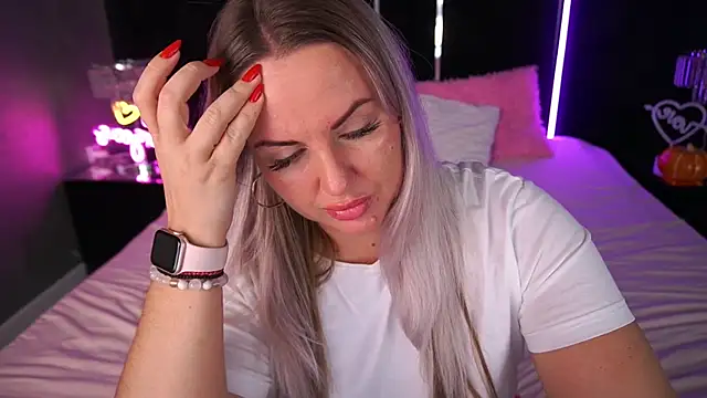 KiraCandyS online show from November 8, 2025, 3:29 am