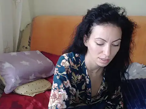 Emmatoo online show from November 18, 2025, 7:02 am