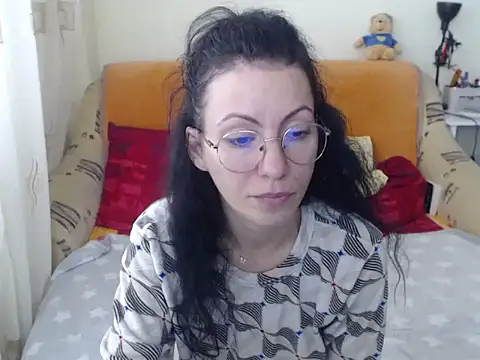 Emmatoo online show from November 21, 2025, 10:36 am