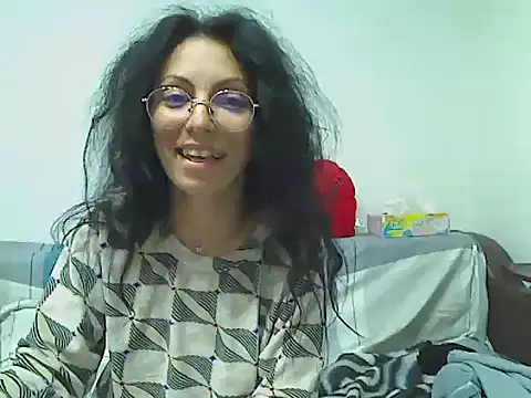 Emmatoo online show from April 8, 2026, 9:04 pm