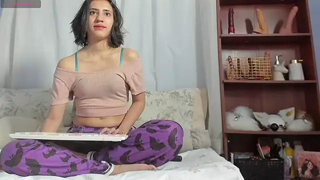 Snapshot of linnie_ chatting on July 12, 2026, 7:49 pm linnie online show from July 12, 2026, 7:49 pm
