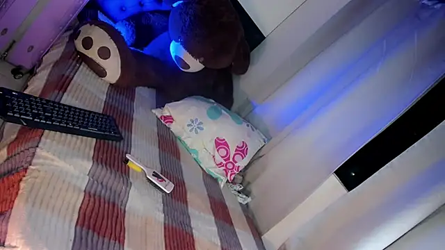 Maryonthemoon online show from December 31, 2024, 1:36 am