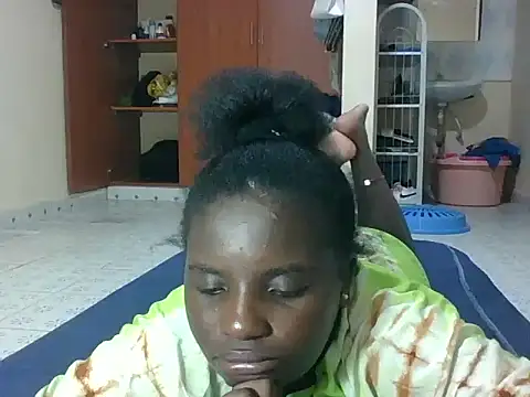 hotebbbyy online show from February 22, 2026, 7:12 pm