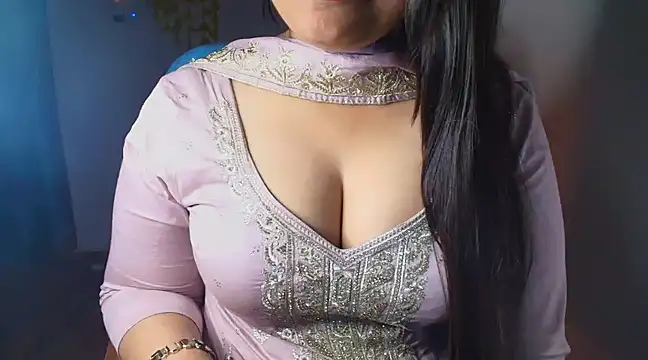 Snapshot of KhwahisHH chatting on February 12, 2025, 8:29 pm KhwahisHH online show from February 12, 2025, 8:29 pm