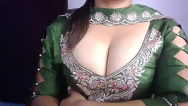 Snapshot of KhwahisHH chatting on September 22, 2025, 6:43 pm KhwahisHH online show from September 22, 2025, 6:43 pm