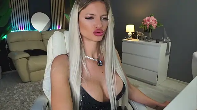 Snapshot of SweetBlondy35 chatting on May 19, 2026, 7:26 am SweetBlondy35 online show from May 19, 2026, 7:26 am
