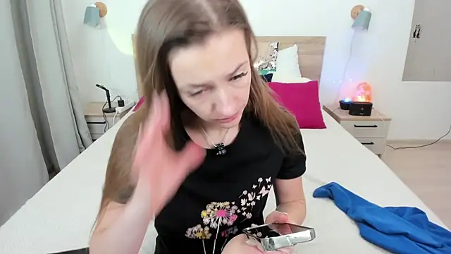 Snapshot of KateRedgar chatting on February 4, 2026, 2:45 pm KateRedgar online show from February 4, 2026, 2:45 pm