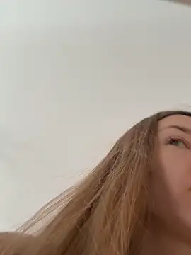 KateRedgar online show from April 9, 2026, 8:31 am