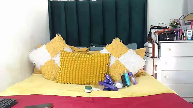 Snapshot of GaggingQueenxx chatting on May 4, 2026, 7:15 am GaggingQueenxx online show from May 4, 2026, 7:15 am