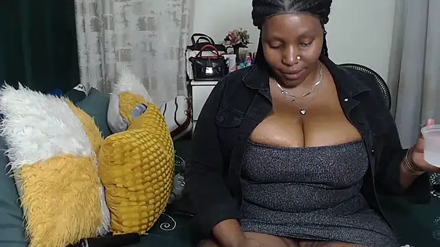 Snapshot of GaggingQueenxx chatting on June 2, 2026, 4:20 pm GaggingQueenxx online show from June 2, 2026, 4:20 pm