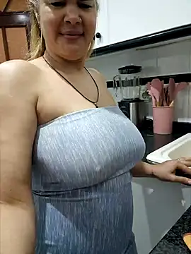 Snapshot of lamorbosa37 chatting on February 5, 2025, 6:37 pm lamorbosa37 online show from February 5, 2025, 6:37 pm