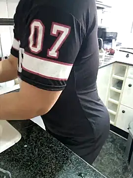 lamorbosa37 online show from February 21, 2026, 3:02 pm