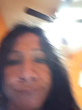 miicheele32 online show from November 1, 2025, 9:33 am