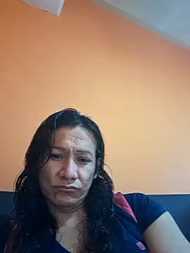 miicheele32 online show from November 15, 2025, 8:05 pm