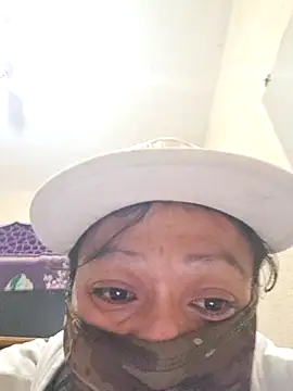 miicheele32 online show from January 7, 2026, 12:24 am