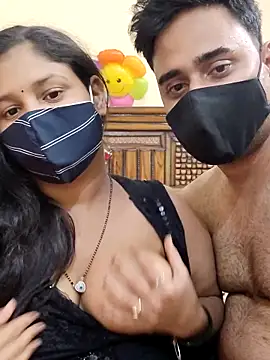 Snapshot of IND_COUPLE1 chatting on February 9, 2025, 6:47 pm IND COUPLE1 online show from February 9, 2025, 6:47 pm