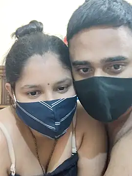 Snapshot of IND_COUPLE1 chatting on February 23, 2025, 12:48 pm IND COUPLE1 online show from February 23, 2025, 12:48 pm