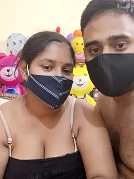 Snapshot of IND_COUPLE1 chatting on February 24, 2025, 6:47 pm IND COUPLE1 online show from February 24, 2025, 6:47 pm