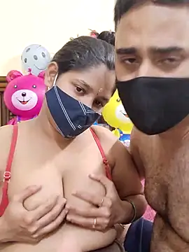 Snapshot of IND_COUPLE1 chatting on February 26, 2025, 6:54 pm IND COUPLE1 online show from February 26, 2025, 6:54 pm