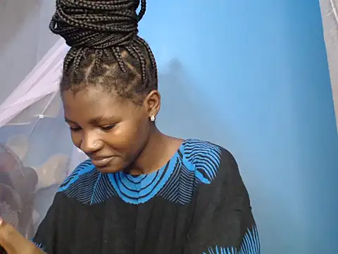 TrishaKalid online show from November 12, 2025, 9:32 am