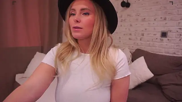 Charming Daphny online show from March 14, 2025, 8:53 am