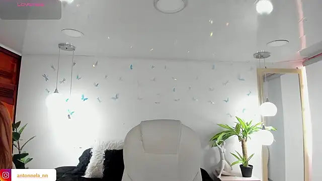  Antonnela  online show from March 16, 2026, 5:28 pm