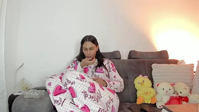 Snapshot of _Isabelhaa chatting on October 19, 2025, 12:00 am Isabelhaa online show from October 19, 2025, 12:00 am