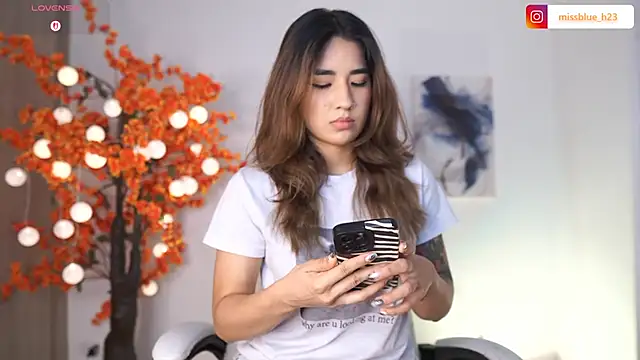 VictoriaHiill online show from October 22, 2025, 5:24 pm