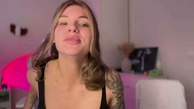 KesandAlex online show from March 5, 2026, 8:43 am