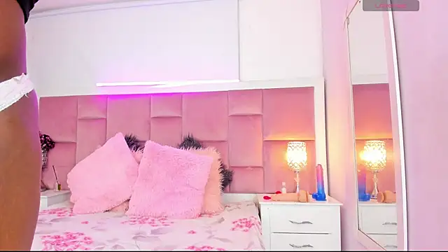 DaphneLloyd online show from December 3, 2024, 7:33 pm