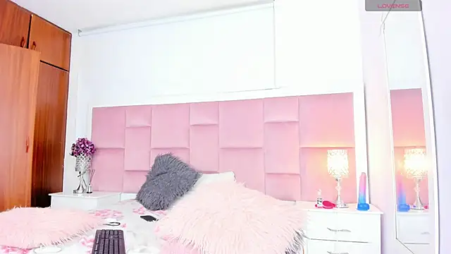 DaphneLloyd online show from December 17, 2024, 2:23 am