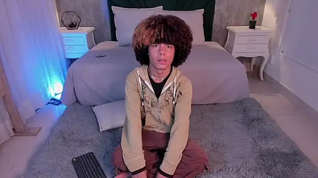 Alexiis Etereo online show from April 13, 2026, 7:30 pm