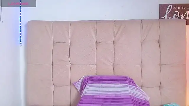 mildre303av online show from March 17, 2025, 11:21 pm