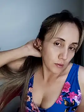 Snapshot of Isabel23zr chatting on December 14, 2024, 3:29 am Isabel23zr online show from December 14, 2024, 3:29 am