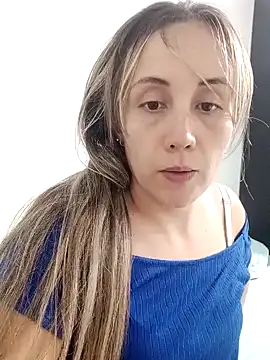 Snapshot of Isabel23zr chatting on December 31, 2024, 1:36 am Isabel23zr online show from December 31, 2024, 1:36 am