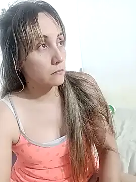 Snapshot of Isabel23zr chatting on January 15, 2025, 2:38 am Isabel23zr online show from January 15, 2025, 2:38 am