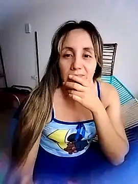 Snapshot of Isabel23zr chatting on January 24, 2025, 4:59 am Isabel23zr online show from January 24, 2025, 4:59 am