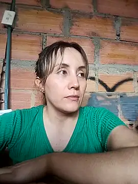 Snapshot of Isabel23zr chatting on February 20, 2025, 2:24 pm Isabel23zr online show from February 20, 2025, 2:24 pm