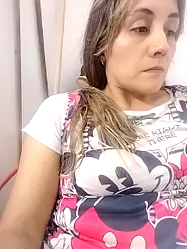 Snapshot of Isabel23zr chatting on February 26, 2025, 2:04 am Isabel23zr online show from February 26, 2025, 2:04 am