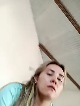 Snapshot of Isabel23zr chatting on September 22, 2025, 9:50 pm Isabel23zr online show from September 22, 2025, 9:50 pm