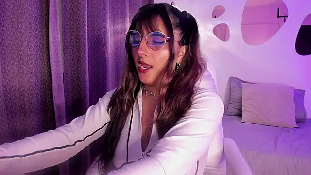 Alliccee online show from February 9, 2026, 6:56 pm