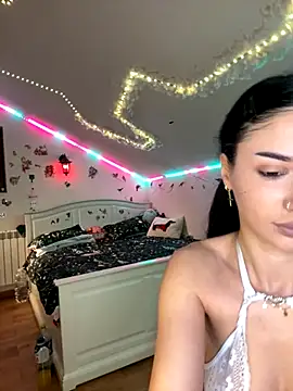 SelenaBee online show from November 22, 2025, 7:18 am