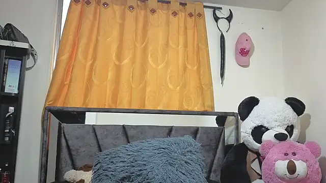 Hotsamantamature online show from October 9, 2025, 9:46 pm